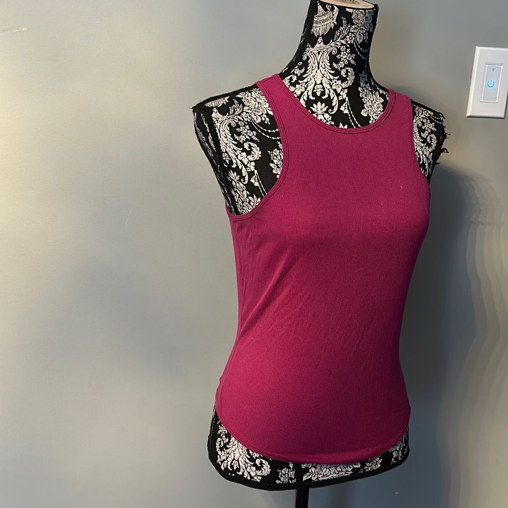 Lululemon size 8 top
